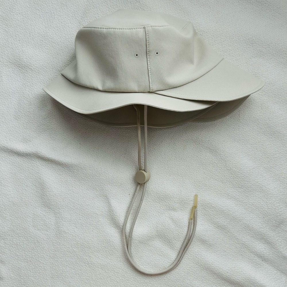 Lululemon Wide-Brim Bucket Hat w/ Strap - Picture 2 of 5